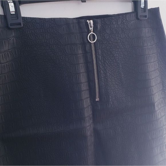 🛍FREEW/PURCHASE🛍Faux snake skin skirt - Picture 2 of 6